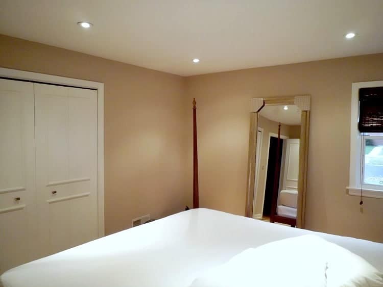 Painting The Master Bedroom Ceiling | www.chatfieldcourt.com