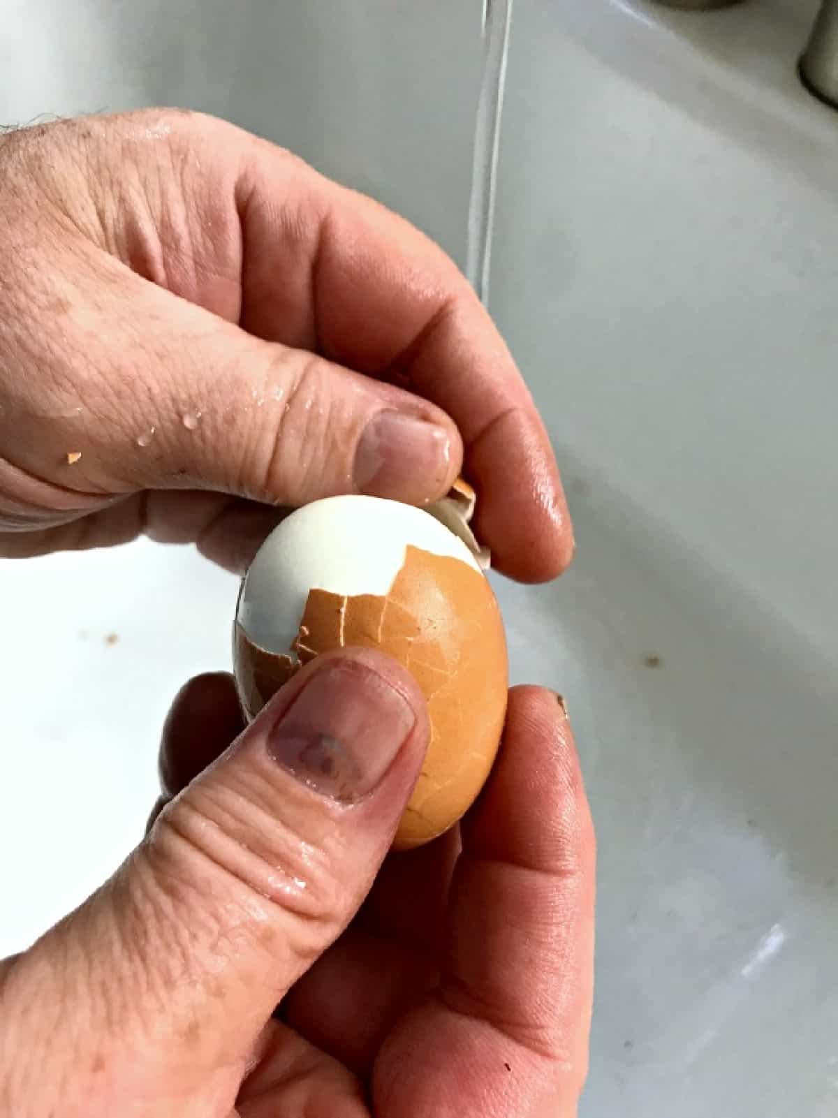 peeling hard boiled egg