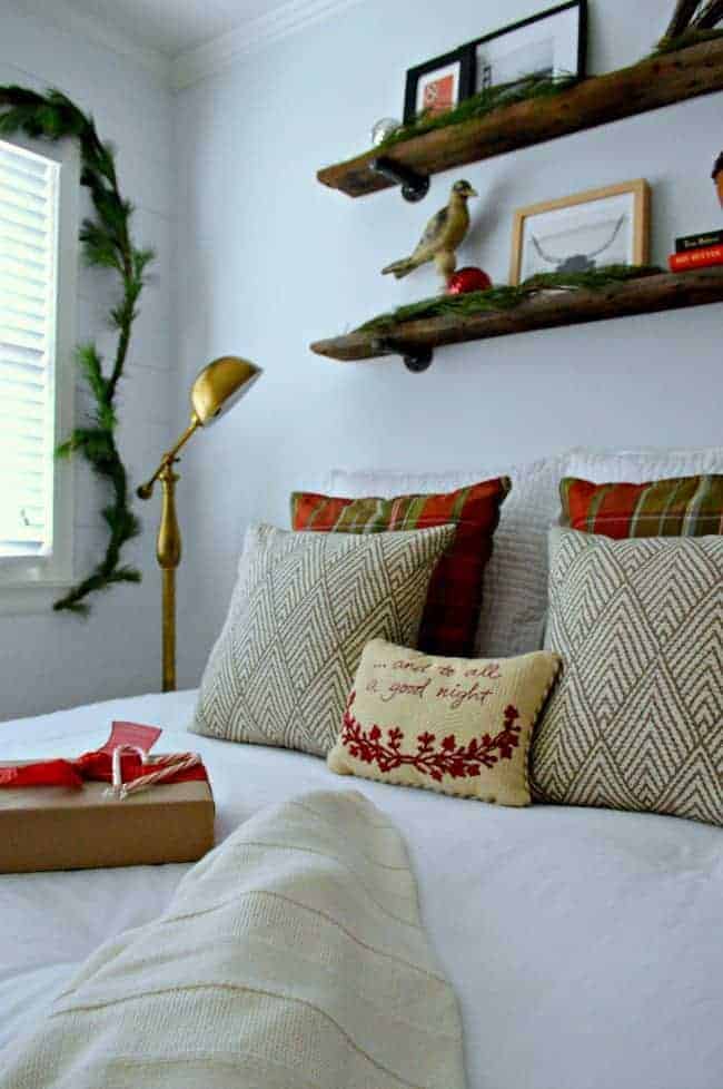 Christmas in the Guest Bedroom | www.chatfieldcourt.com