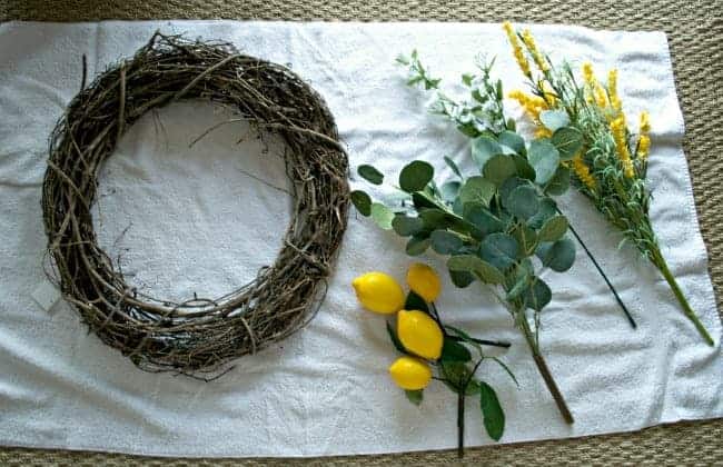 DIY Spring Wreath | www.chatfieldcourt.com