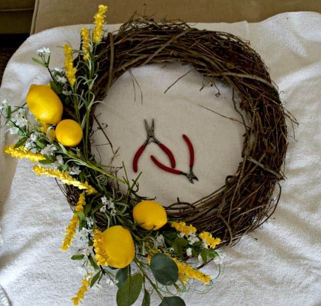 DIY Spring Wreath | www.chatfieldcourt.com