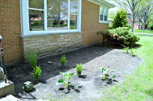 Front Flowerbed Finally Finished | www.chatfieldcourt.com