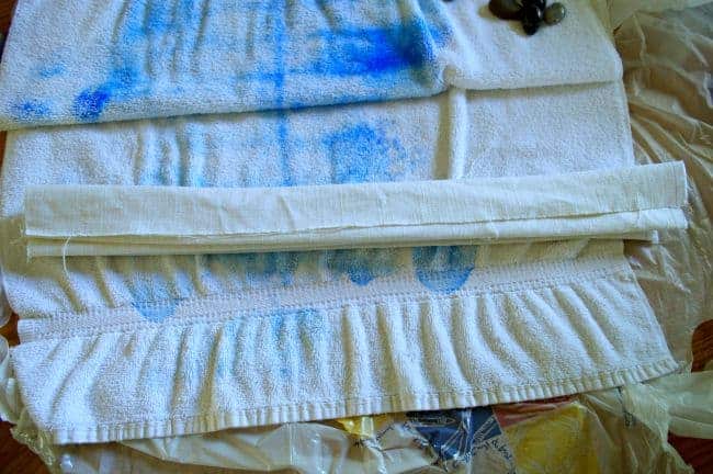 Tie Dye Pillow Cover Tutorial | www.chatfieldcourt.com
