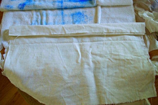 Tie Dye Pillow Cover Tutorial | www.chatfieldcourt.com