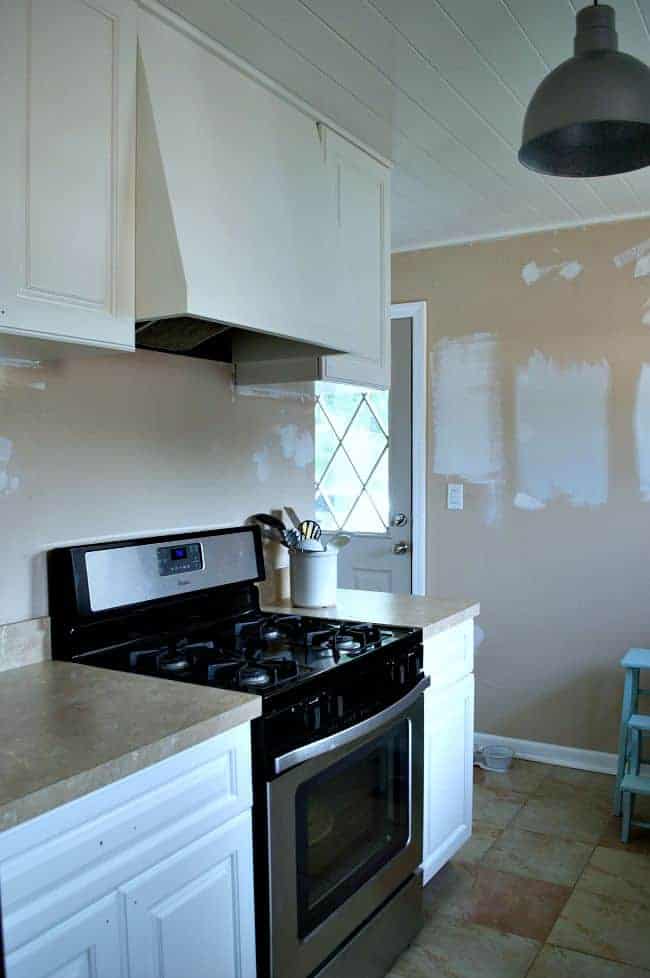 Kitchen Reno: Painted Kitchen Cabinets | www.chatfieldcourt.com