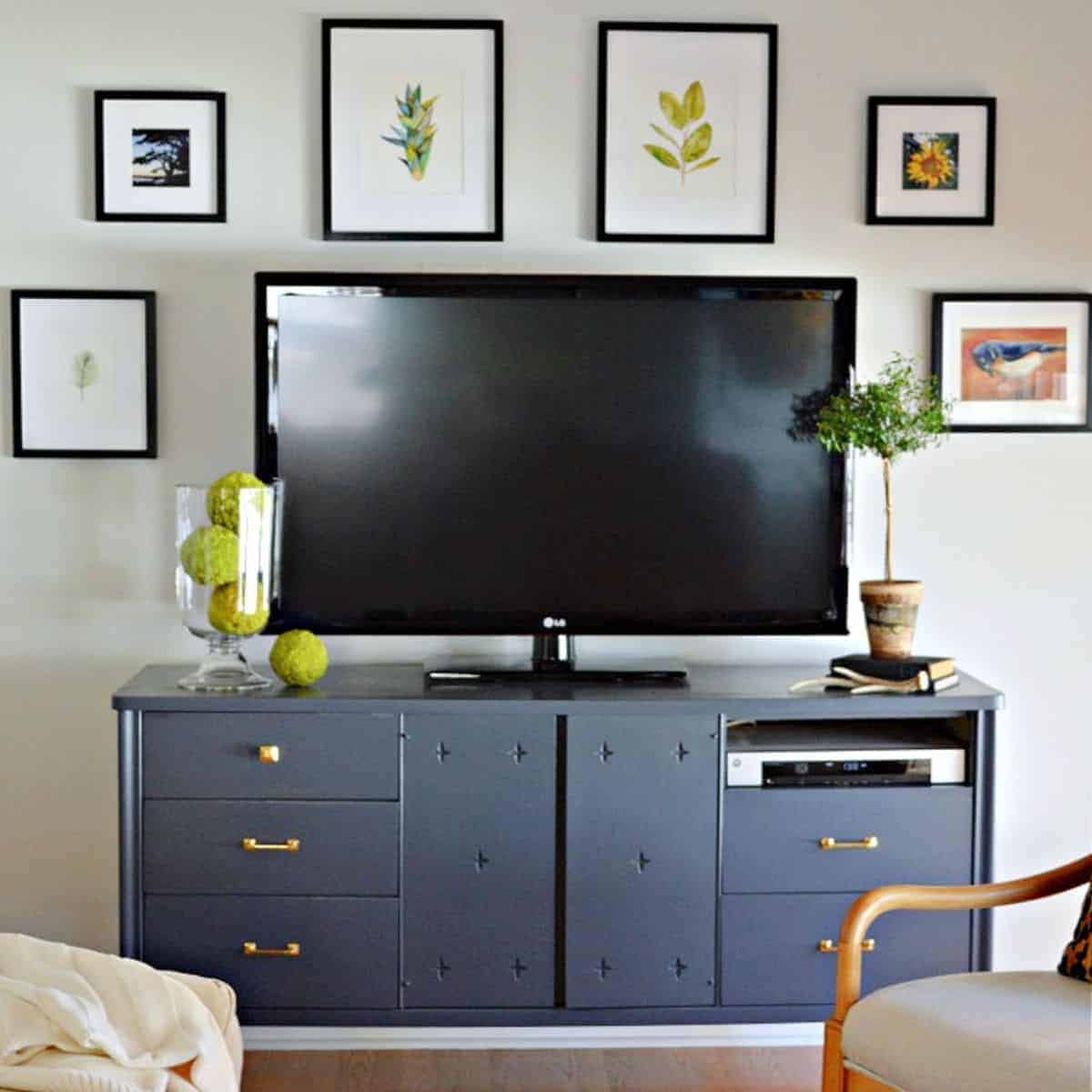 How to Decorate Around a Flat Screen TV