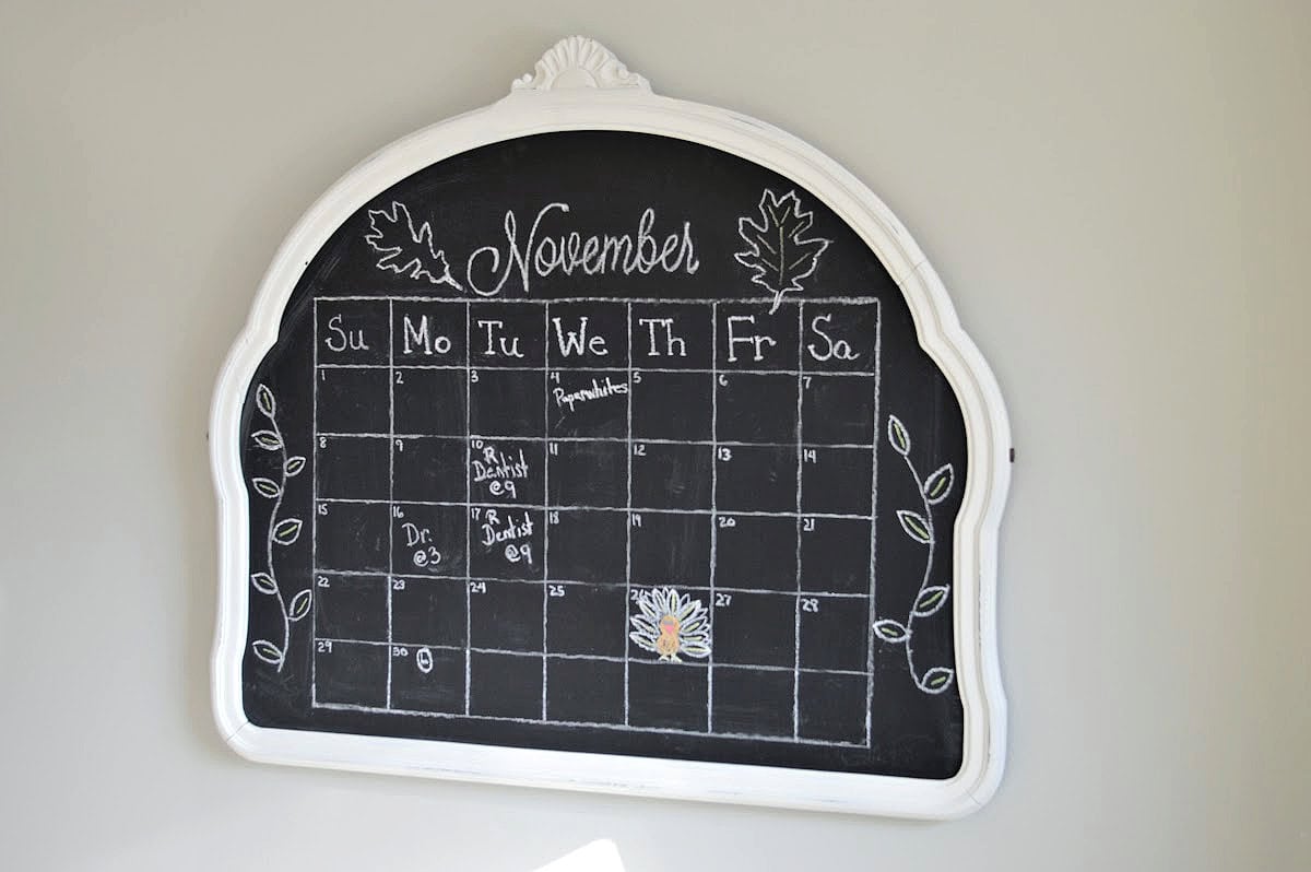 Easy chalkboard calendar after| www.chatfieldcourt.com calendar on DIY chalkboard