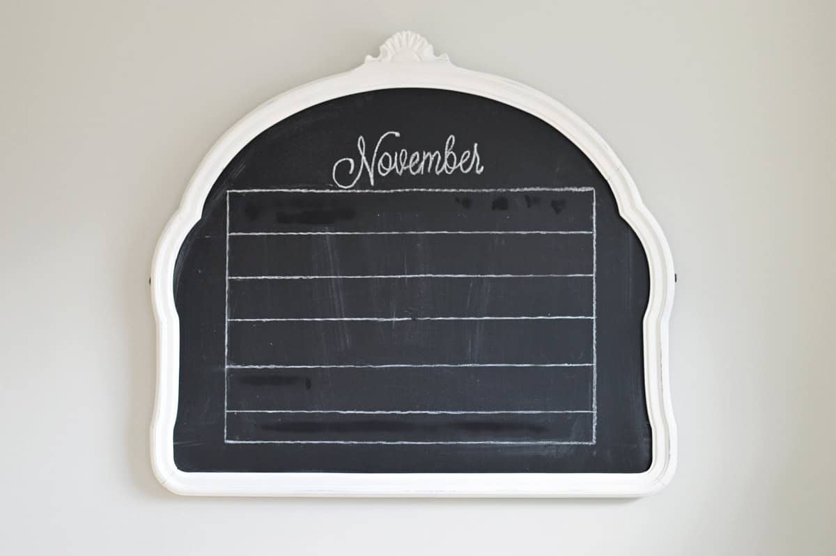 Easy chalkboard November calendar drawing lines | www.chatfieldcourt.com creating a calendar grid on a chalkboard