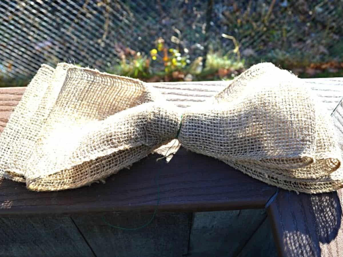 DIY burlap bow