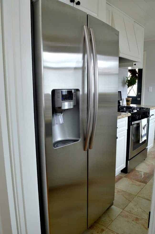 How to quickly remove hard water stains from you refrigerator water dispenser using vinegar and a paper towel. So easy! | www.chatfieldcourt.com