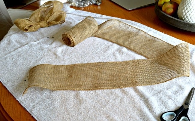 folding burlap ribbon on table