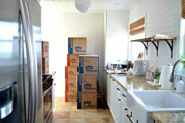 Here's 7 useful moving tips and tricks to make your move easier. | www.chatfieldcourt.com