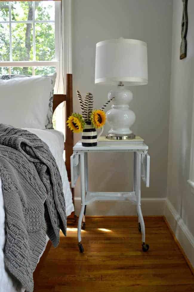 Matching nightstand hot sale lamps