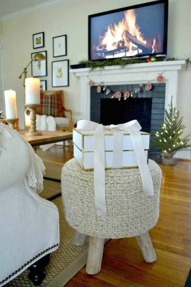 Christmas around the cottage. Our cozy cottage living room is all decorated for the holidays and I'm sharing it one more time before the big day. www.chatfieldcourt.com