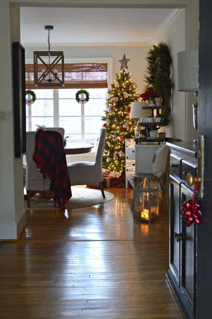 Decorating ideas to create a cozy Christmas porch using fresh garland and a few rustic touches. www.chatfieldcourt.com 