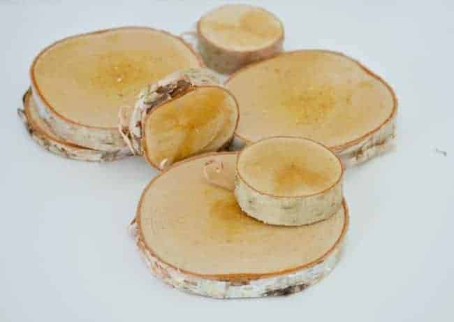 different sizes of birch wood slices