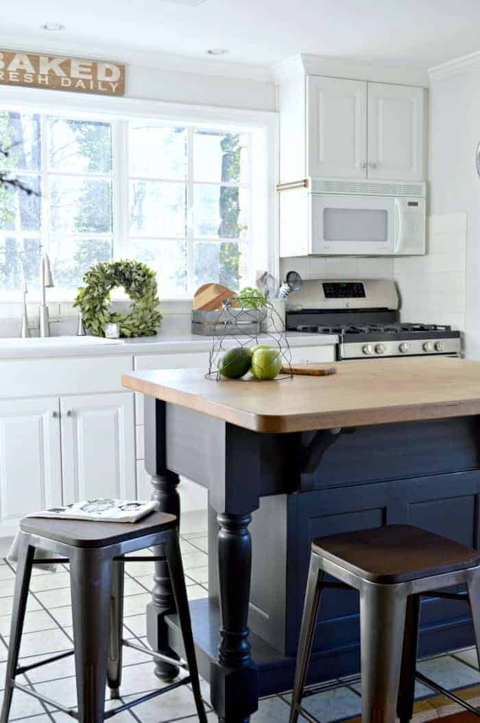 Easy kitchen island makeover with paint. www,www.chatfieldcourt.com Easy kitchen island makeover with paint. www,www.chatfieldcourt.com