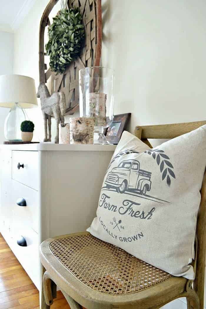 Who doesn't love a good throw pillow? A look at pillow inserts, from down to poly, and throw pillow covers, from designer to Etsy. www.chatfieldcourt.com