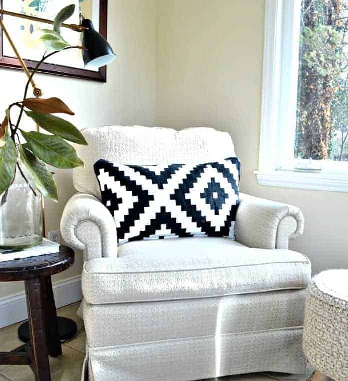 Who doesn't love a good throw pillow? A look at pillow inserts, from down to poly, and throw pillow covers, from designer to IKEA. www.chatfieldcourt.com