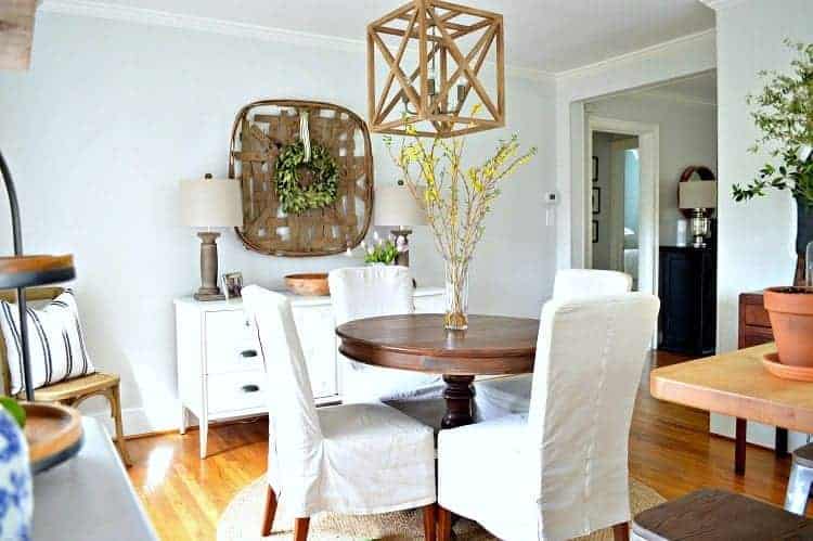 Awesome dining area decor ideas! Turning a boring space into a welcoming dining room with paint and rustic farmhouse touches. | Chatfield Court