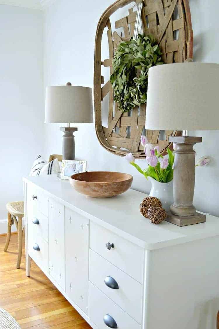 A small dining makeover on a tight budget. Ideas and tips for decorating your space for little money.