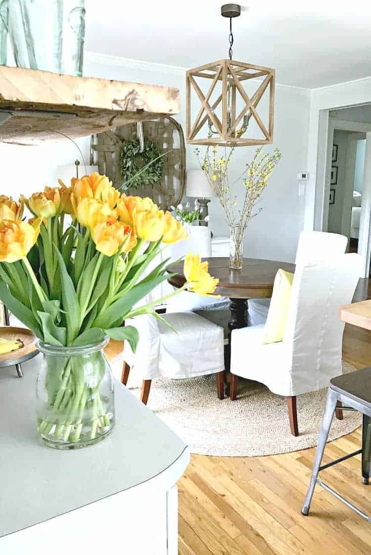 Are you ready for a different kind of spring home tour? Sure, spring is about pretty flowers around the house but it's also a time to give your kitchen a good cleaning. | Chatfield Court