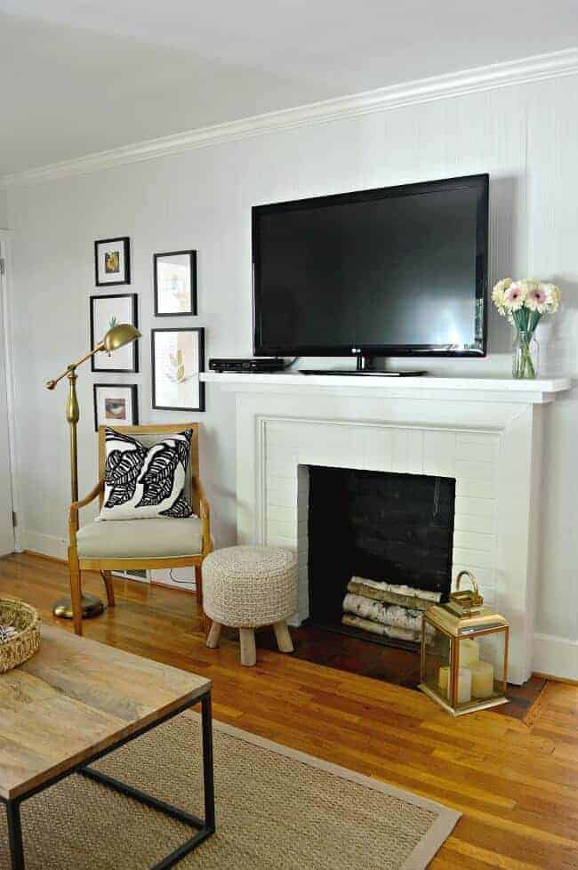 Making little changes in a small living room to make it a cozy and comfortable space.