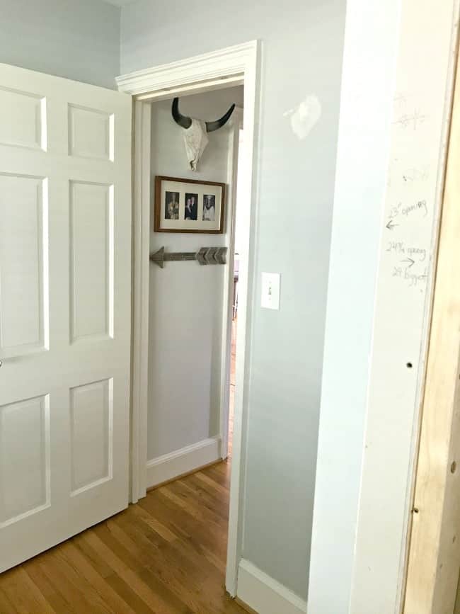 Small unused corner next to bedroom door Adding a small closet next to the bedroom door.