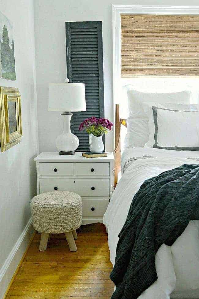 5 tips and ideas to help you create a comfortable and cozy bedroom for fall using textures.