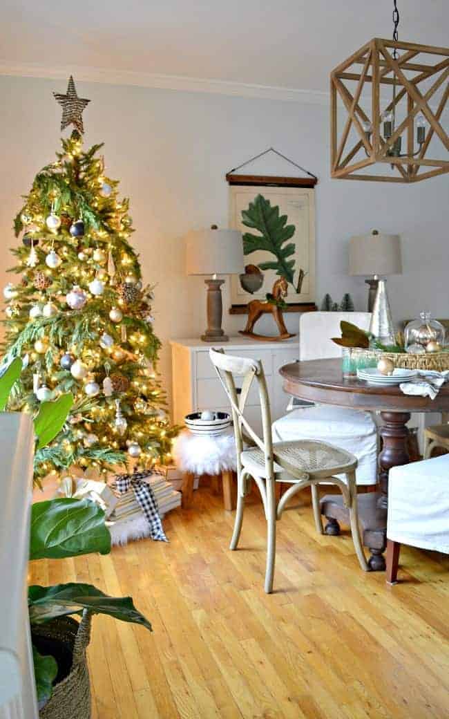 A holiday home tour with 4 blogging friends where I'm sharing our Christmas cottage dining room, decorated with natural elements and rustic glam farmhouse touches.