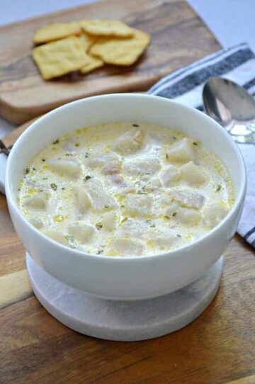 Easy Recipe for New England Clam Chowder · Chatfield Court