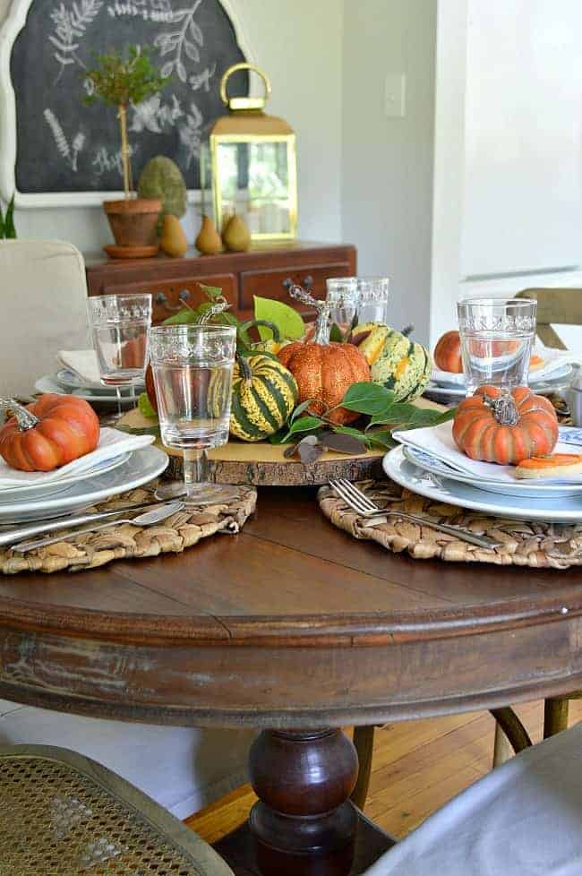 Welcome fall into your home with a simple and elegant table setting using blue and white accents. This combination creates a serene and sophisticated look that is perfect for the season.