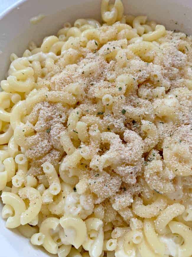 bread crumbs on macaroni and cheese before it goes in the oven