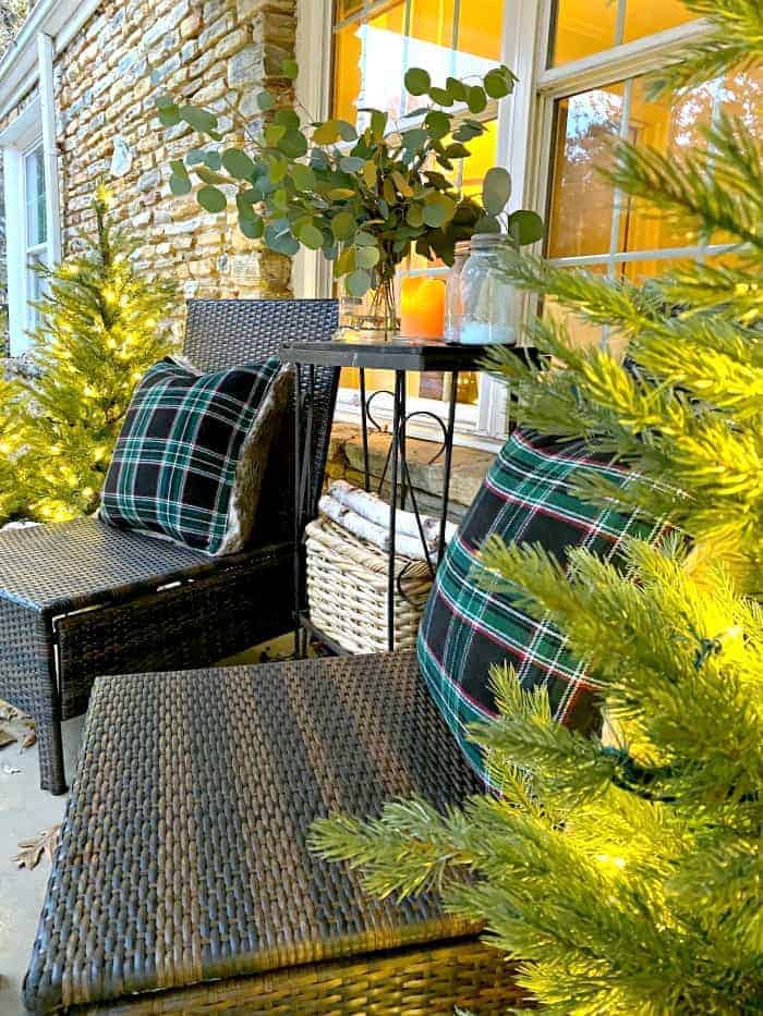 woven chairs on front porch with black checked pillows on each chair