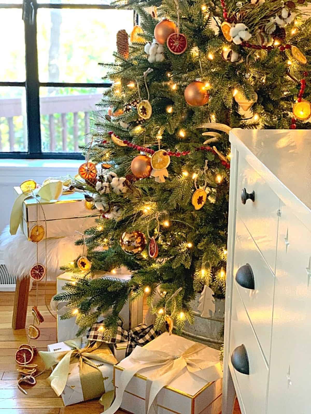 Christmas tree and gifts