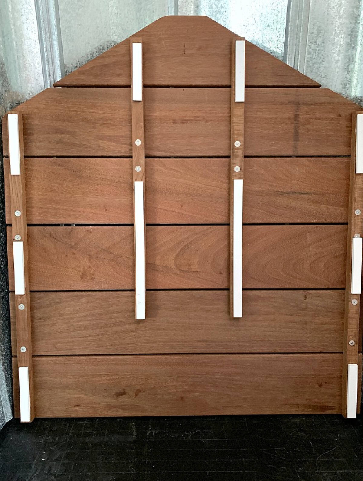 DIY Wood Bath Mat bottom pic bottom side of shower mat with white vinyl strips
