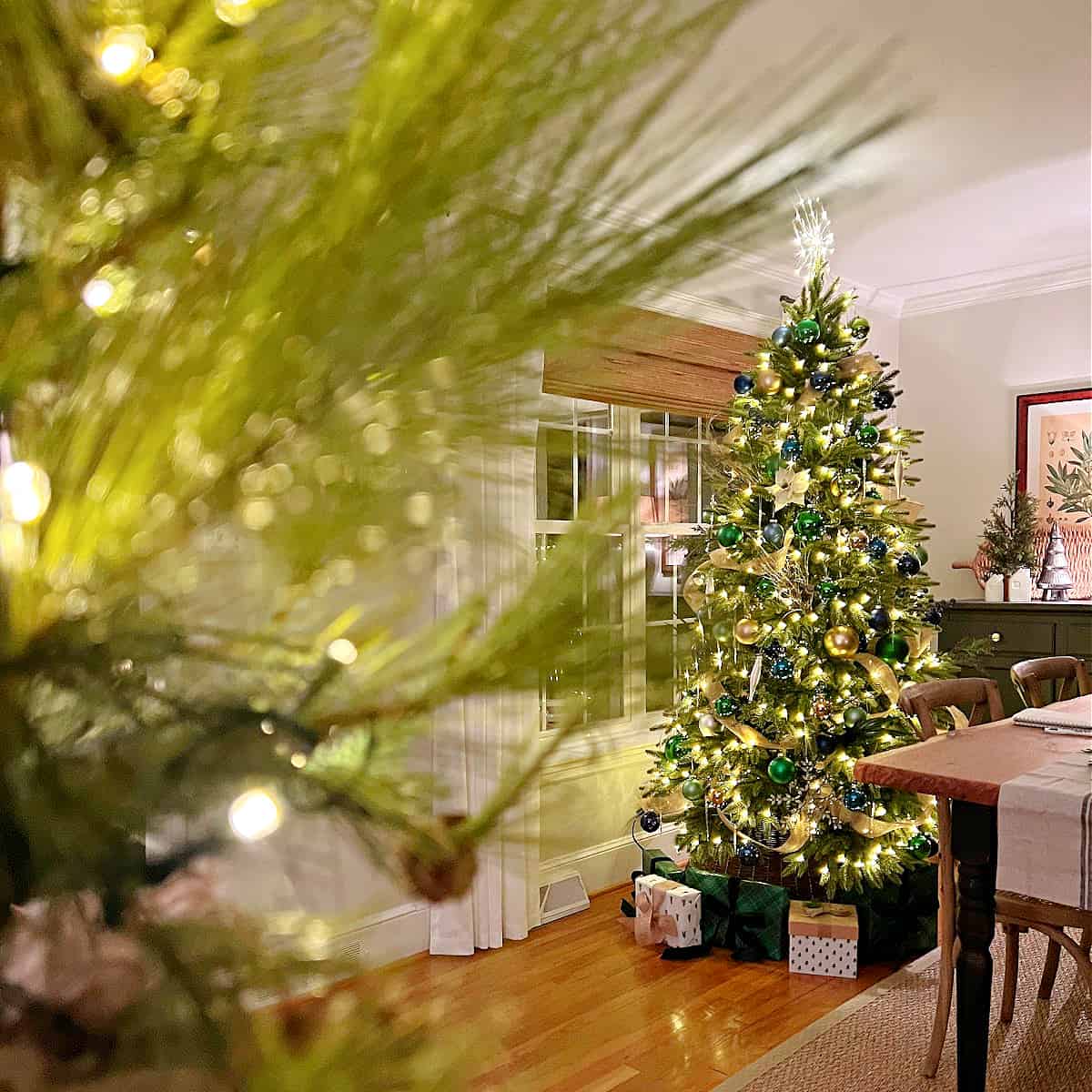 Christmas Cottage Home Tour · Chatfield Court