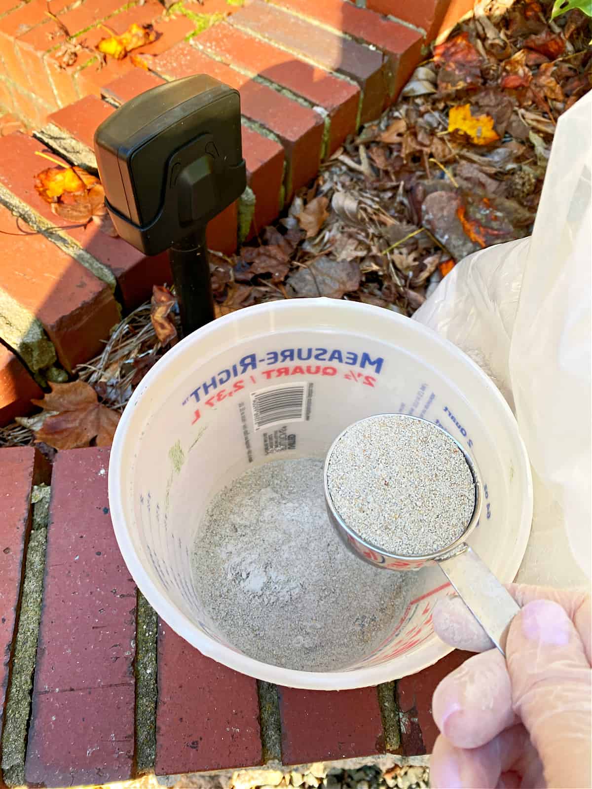 How to Make a Concrete Christmas Tree picture measuring mortar mix