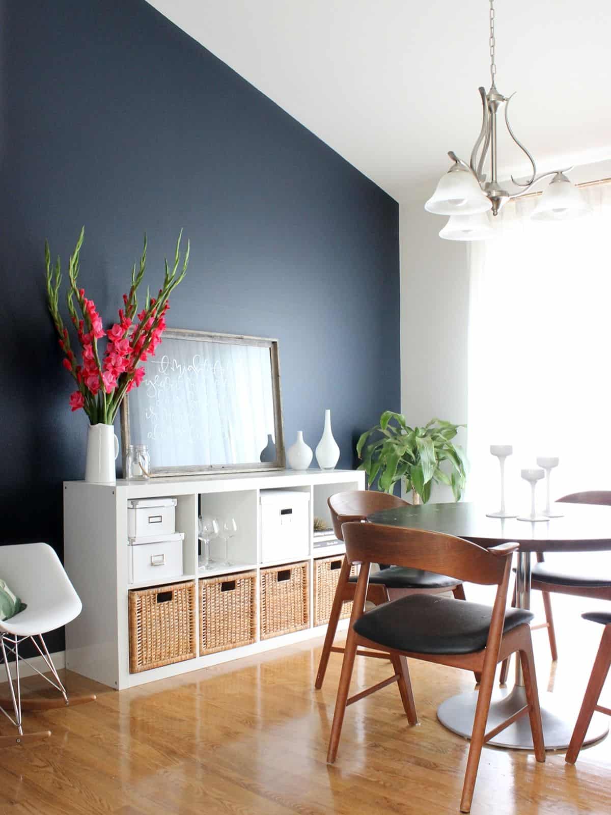 Why Benjamin Moore Hale Navy is a Favorite Paint Color (2023)