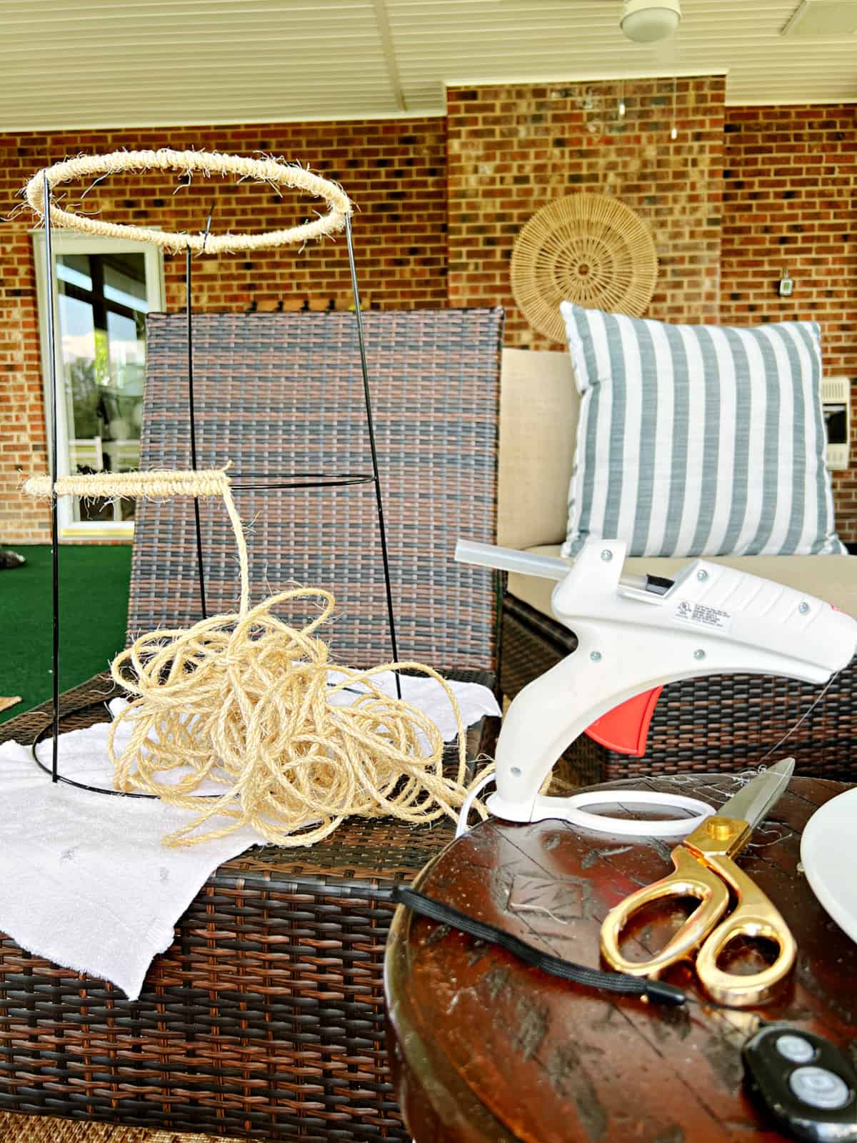 Easy DIY Plant Stand photo supplies to create a DIY tomato cage plant stand