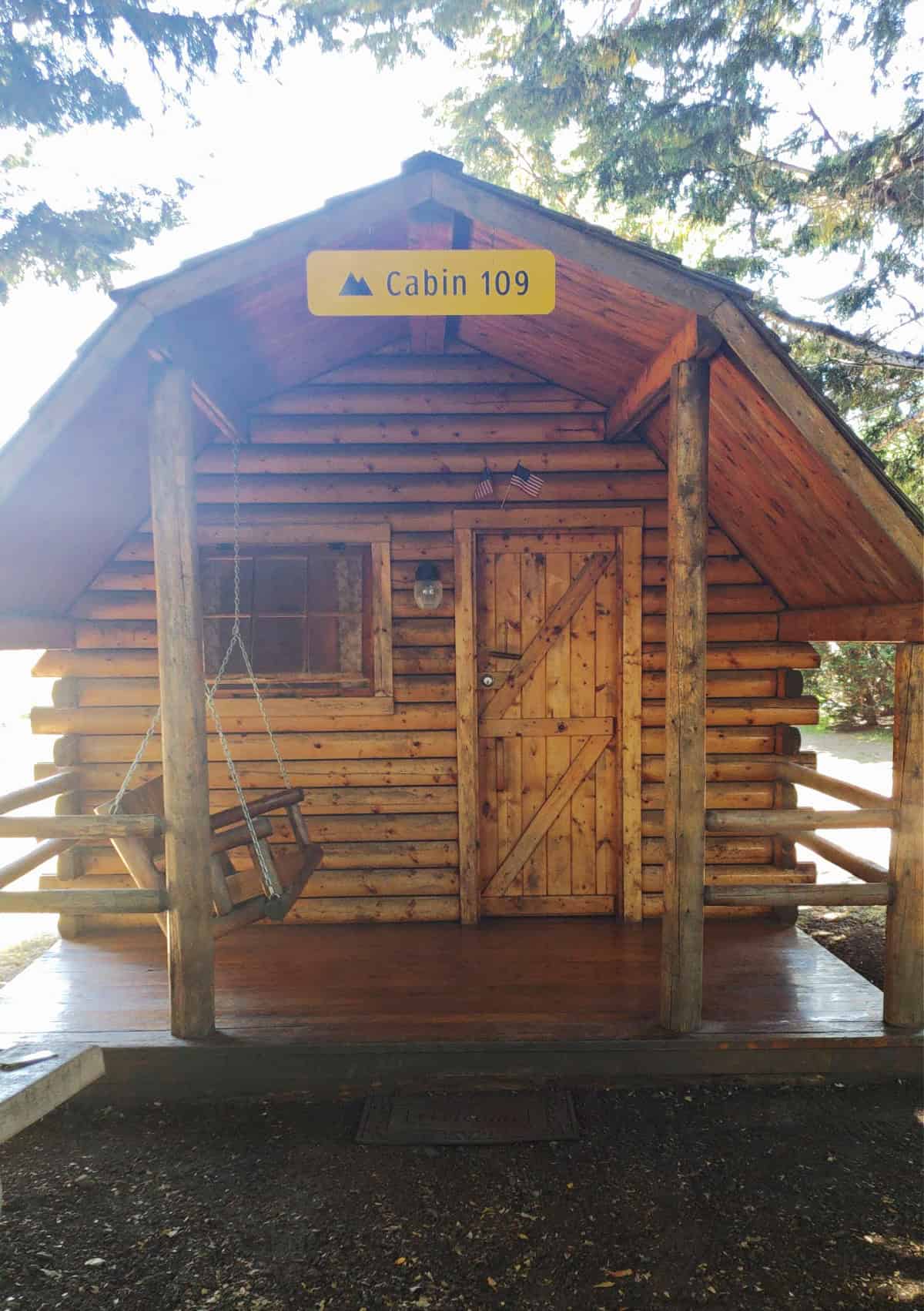 How to Find Campgrounds and Book a Good Campsite cabin KOA log cabin