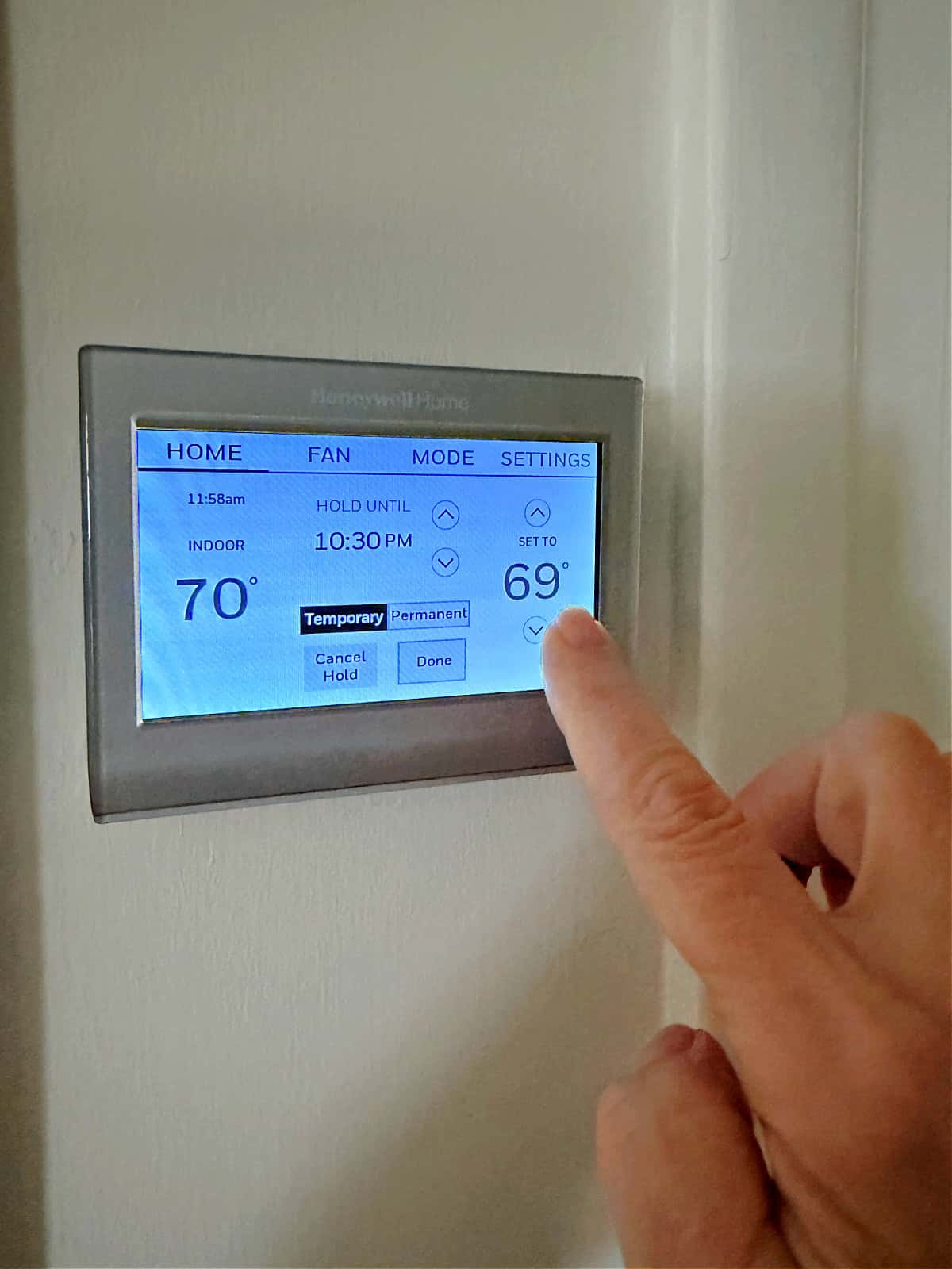 setting a home thermostat for cold weather