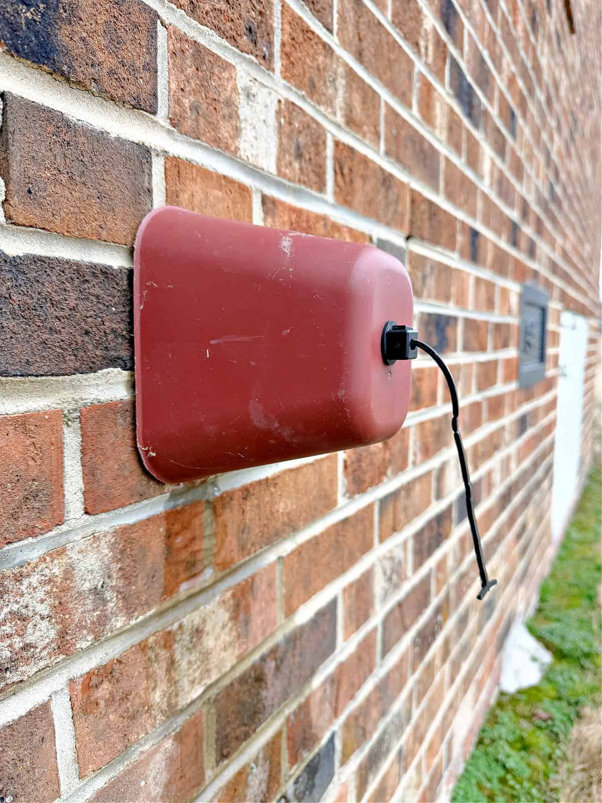 outdoor faucet cover covering an outside spigot