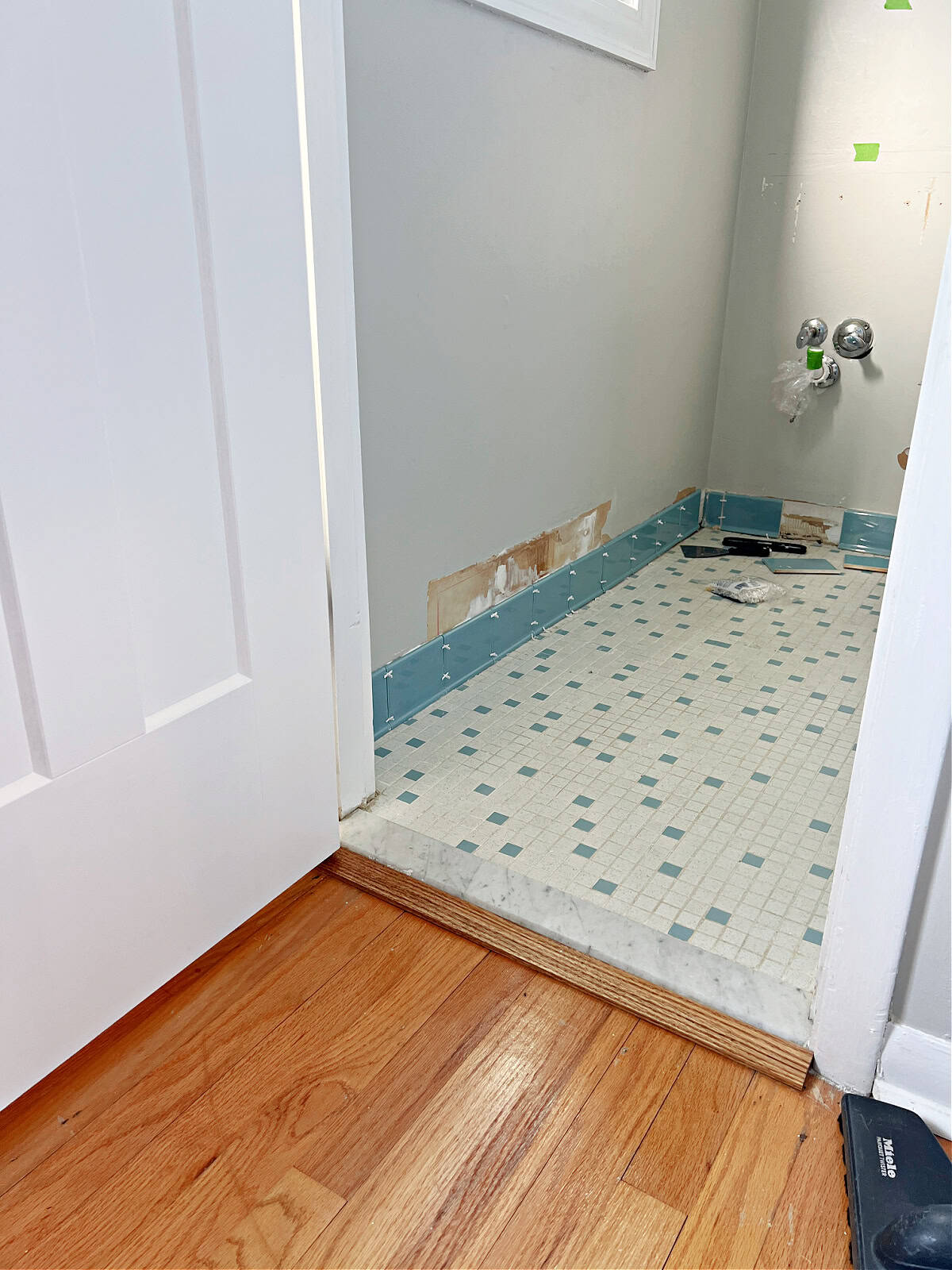 blue tile border in master bathroom